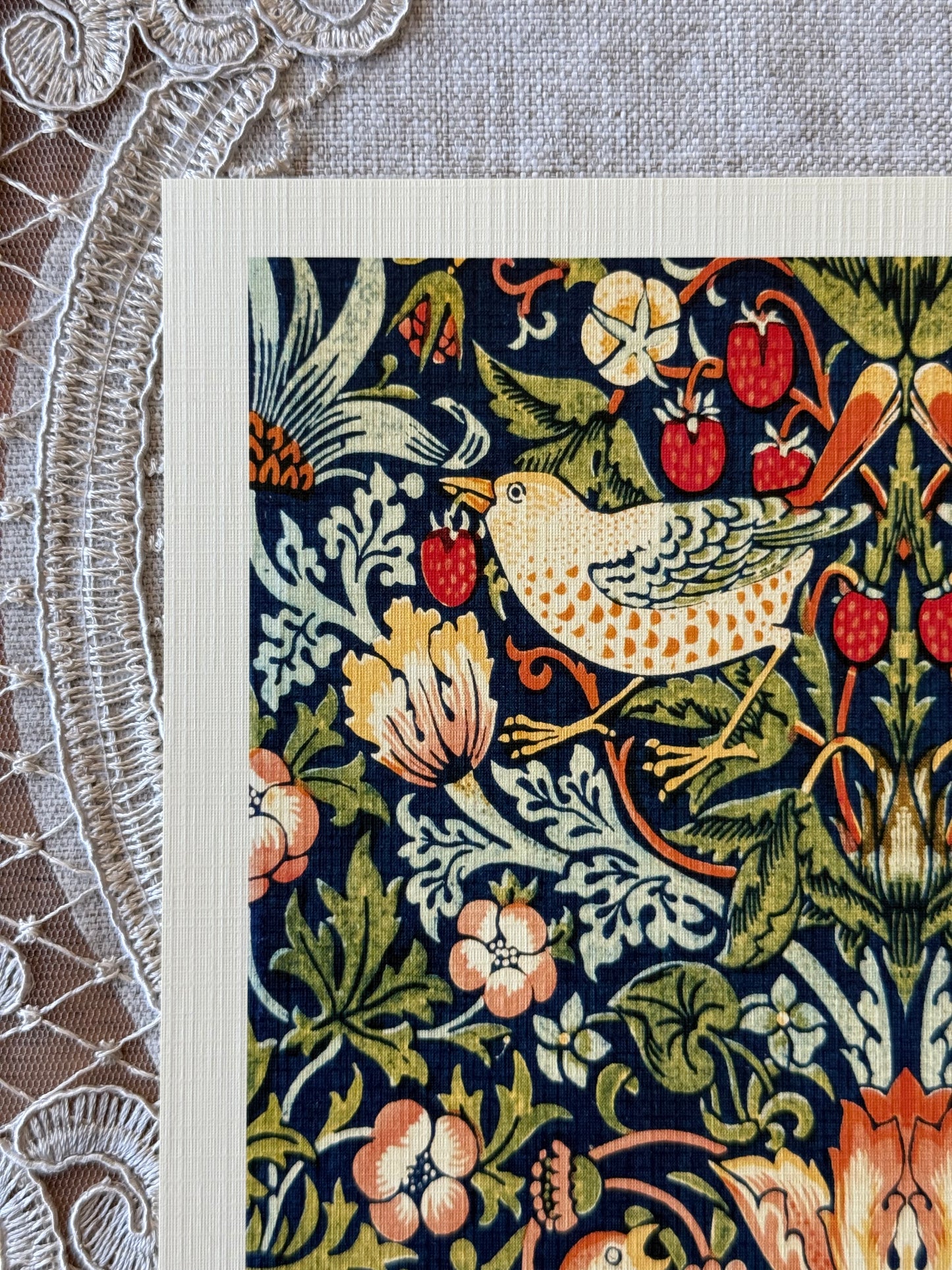 William Morris: Strawberry Thief